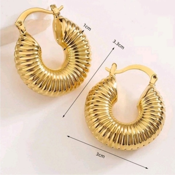 Sculpted Gold Ribbed Hoop Earrings - Picture 4 of 4
